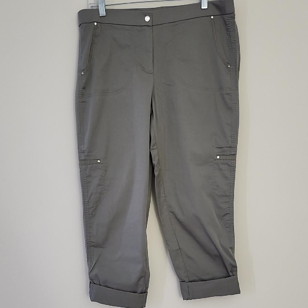 Chico's Ladies Cargo Style Capris Khaki Olive/Gray Green